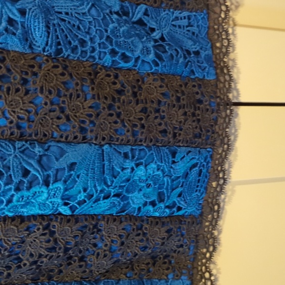 DVF NWT lace crop sleeveless top. Royal Blue and black. Size 10. - Picture 13 of 16